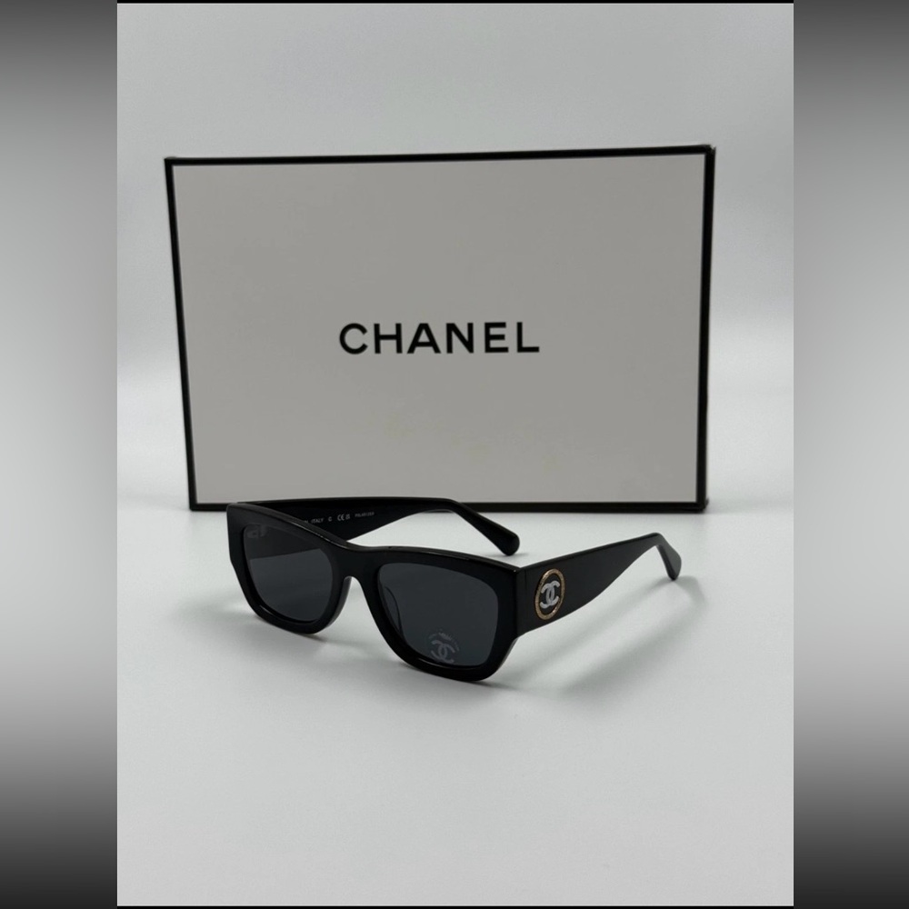 CHANEL Polarized Black Sunglasses
